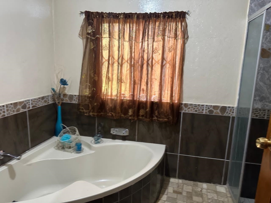 4 Bedroom Property for Sale in Oos Einde North West